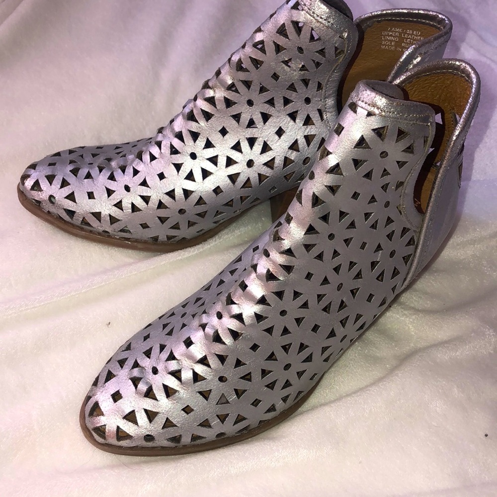 Grey boots